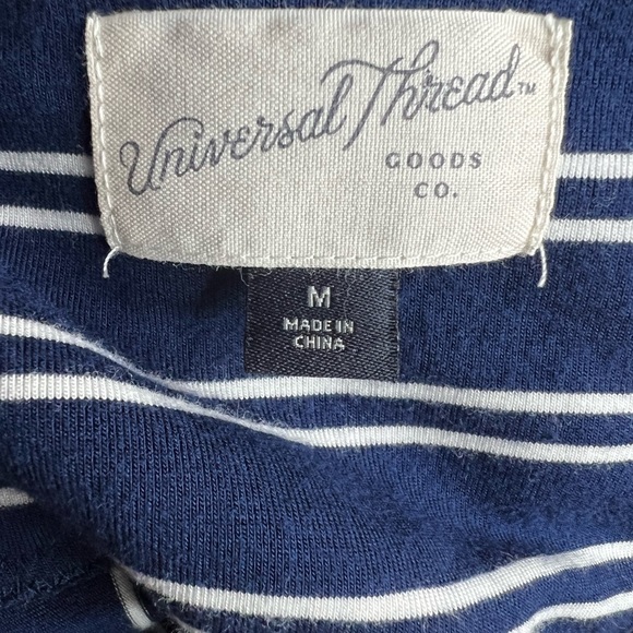 Universal Thread • Winged Top - Picture 2 of 5